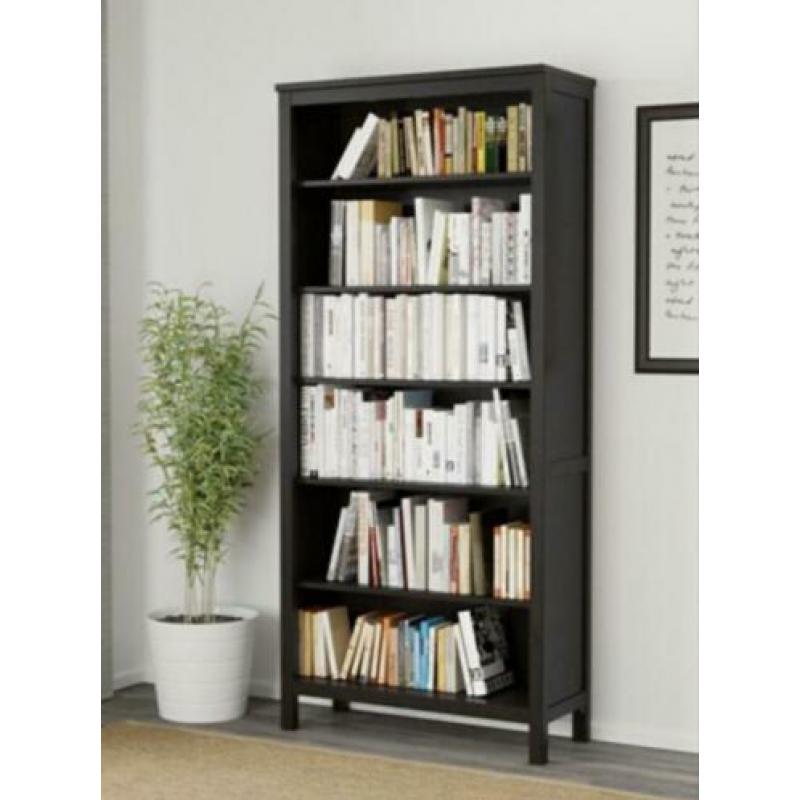 3 Hemnes zwart bruine boekenkasten