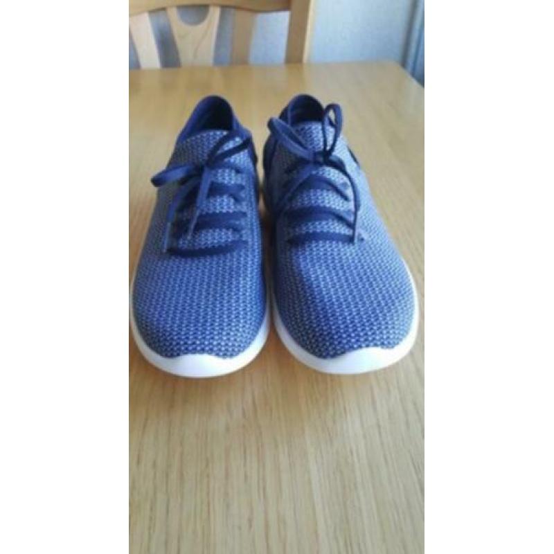 Dames skechers maat 35.
