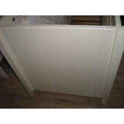 Te koop ledikant lattenbodem incl matras en commode
