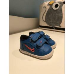 Nike babyschoentjes maat 17