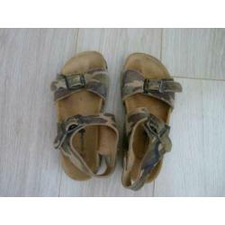 Leuke stoere sandalen (slippers) van Develab, maat 32