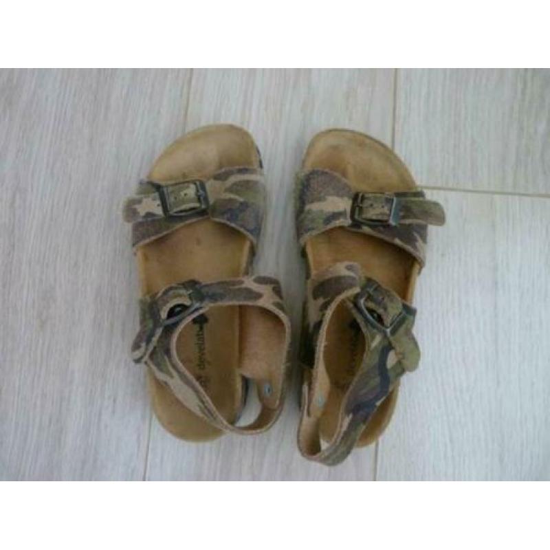 Leuke stoere sandalen (slippers) van Develab, maat 32