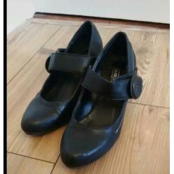 Blue box zwarte pumps