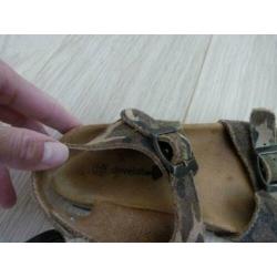 Leuke stoere sandalen (slippers) van Develab, maat 32