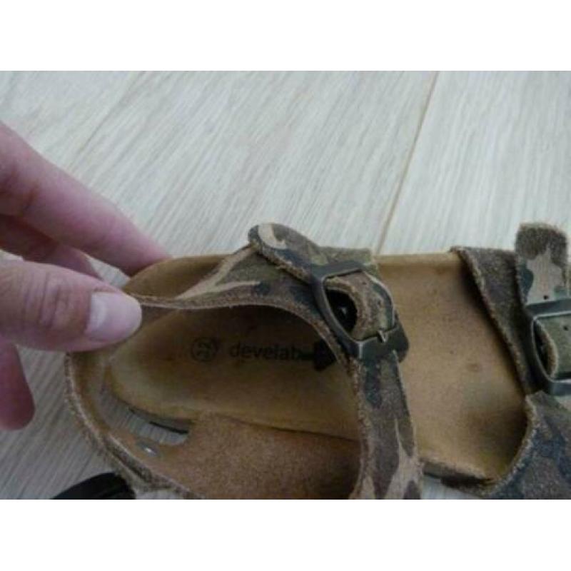 Leuke stoere sandalen (slippers) van Develab, maat 32