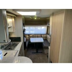 Bürstner 465 TS Averso Mover, voortent