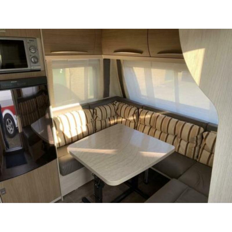 Bürstner 465 TS Averso Mover, voortent