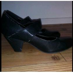 Blue box zwarte pumps