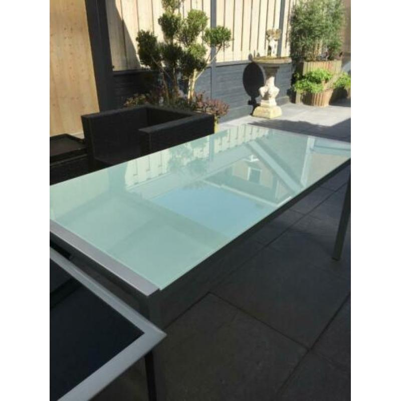 Eetkamertafel glas aluminium