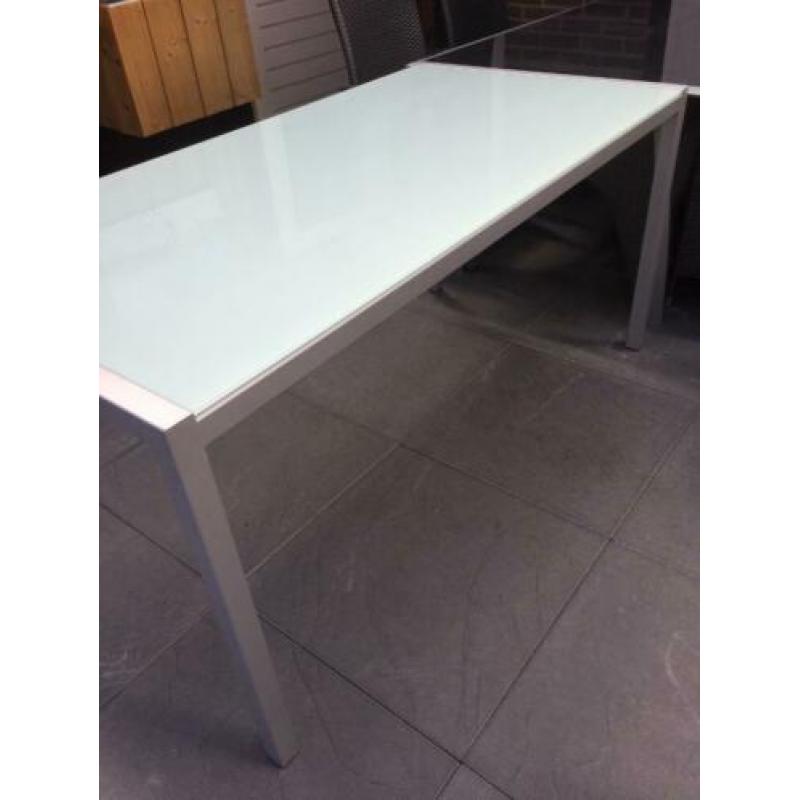 Eetkamertafel glas aluminium
