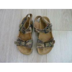 Leuke stoere sandalen (slippers) van Develab, maat 32