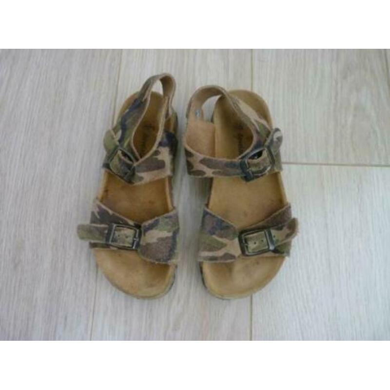 Leuke stoere sandalen (slippers) van Develab, maat 32