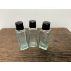 Oude brocante medicijnflesjes en parfumflesjes, bakeliet