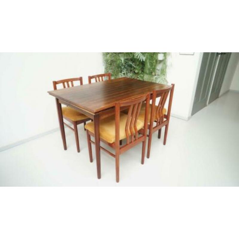 4 vintage Deense oker gele eetkamerstoelen stoelen