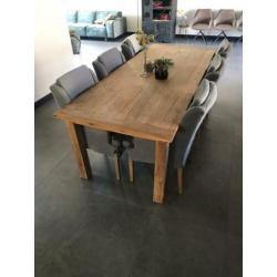 Mooie eiken houten eettafel