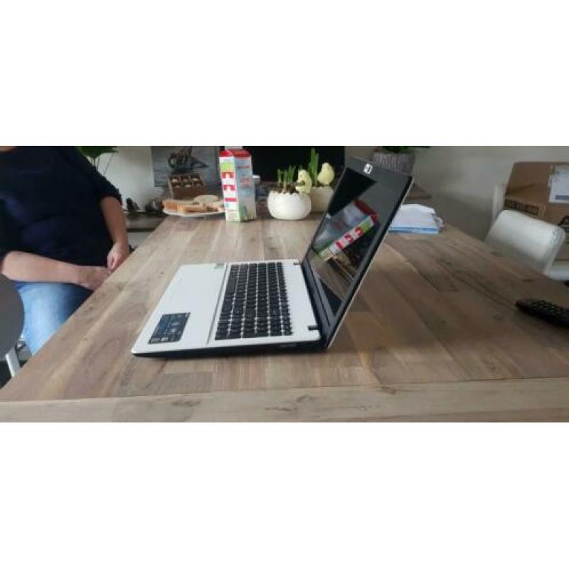 Witte laptop, netjes