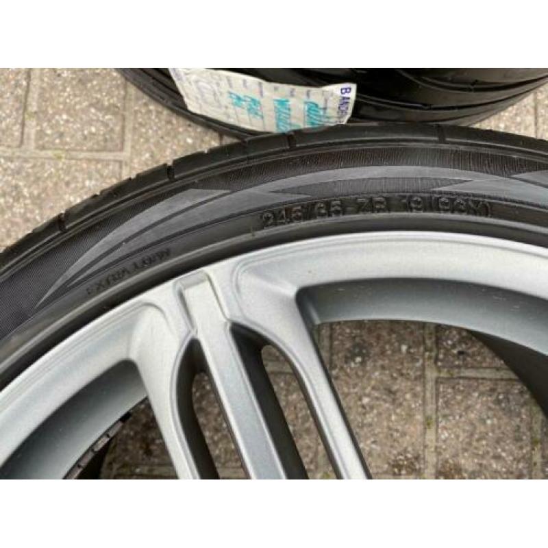 Audi RS6 Velgen Sport 19inch. 4 mooie velgen 3 goede banden