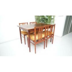 4 vintage Deense oker gele eetkamerstoelen stoelen