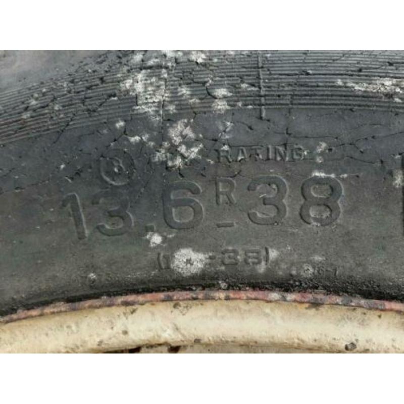 Dubbellucht banden 13.6 r38 trekkerbanden