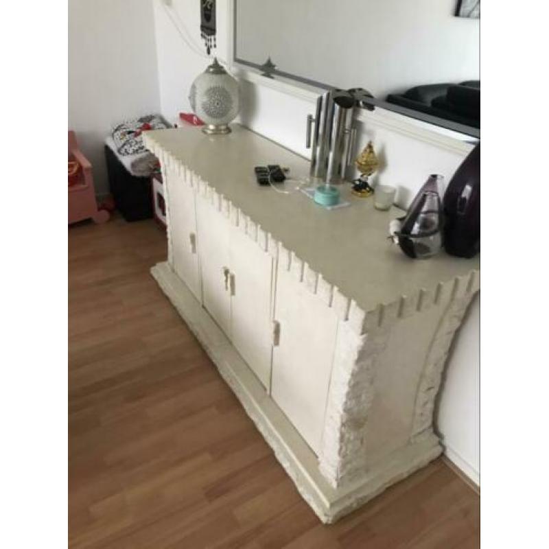 Dressoir fossiel hoogte88 breed 57 lengte180