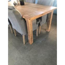 Mooie eiken houten eettafel