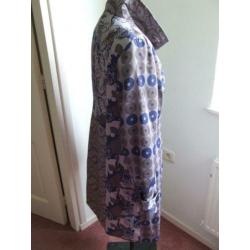 Prachtige trenchcoat taupekleur met blauw maat L/40