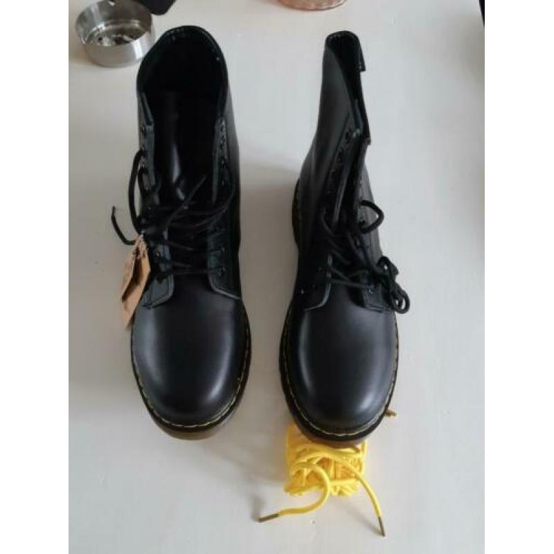 Dr Martens maat 42