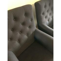 2 mooie zwarte stoelen gecapituleerd