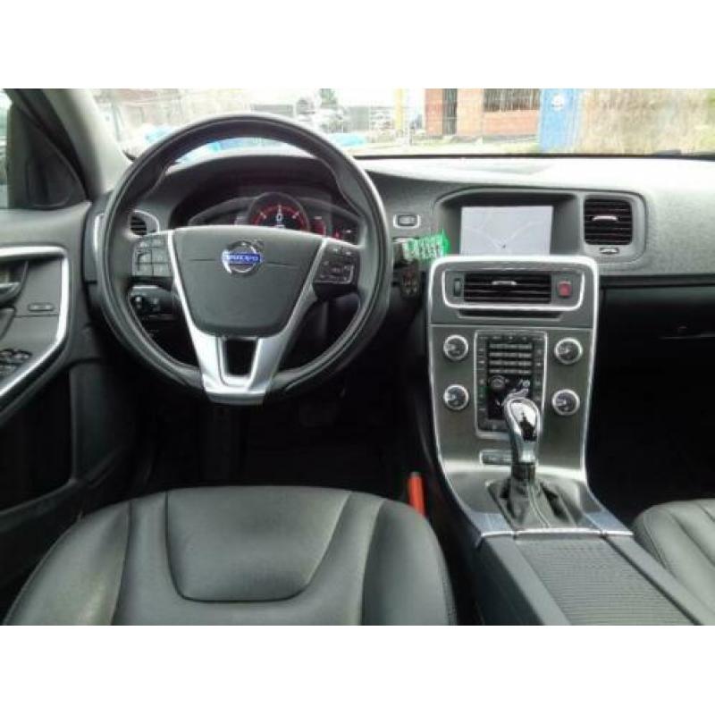 Volvo V60 PLUG IN HYBRID 2.4 D6 AWD PL.I SUM.LEDER/NAVI/LMV/