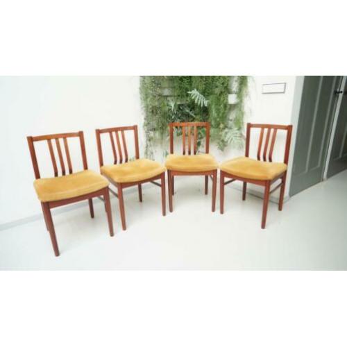 4 vintage Deense oker gele eetkamerstoelen stoelen