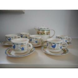 Theepot en kop en schotels, theeservies