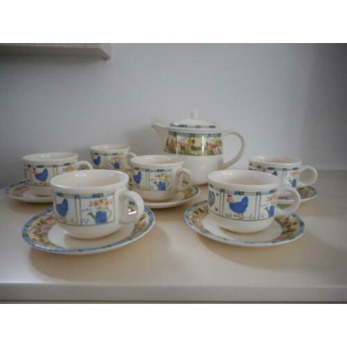 Theepot en kop en schotels, theeservies