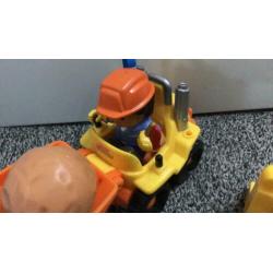 Little people bouwvakker met buldozer