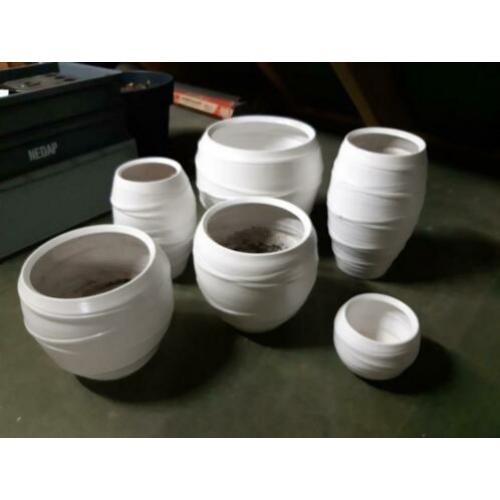 Mooie witte set bloempotten
