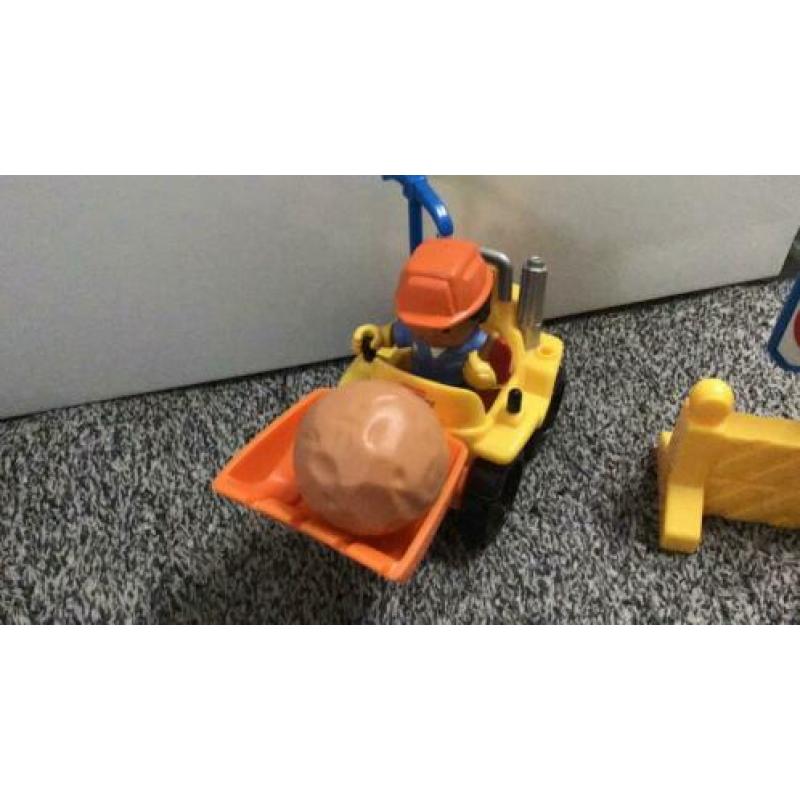 Little people bouwvakker met buldozer