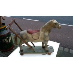 Exclusief antiek speelgoed paard / duw en trek speelgoed