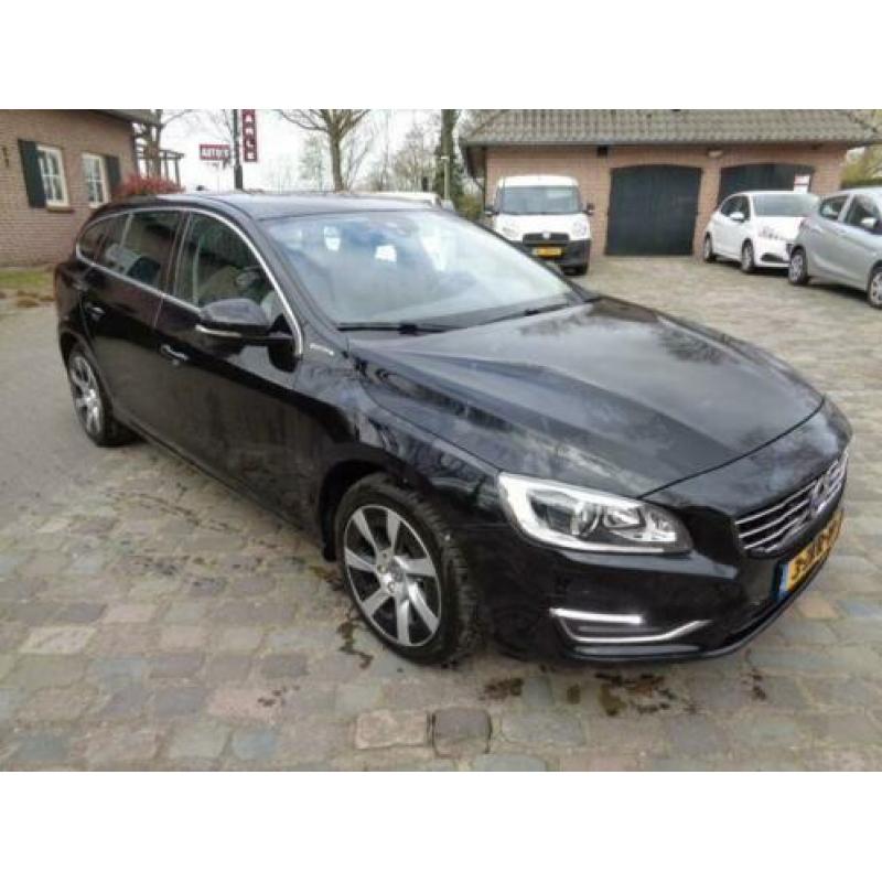 Volvo V60 PLUG IN HYBRID 2.4 D6 AWD PL.I SUM.LEDER/NAVI/LMV/