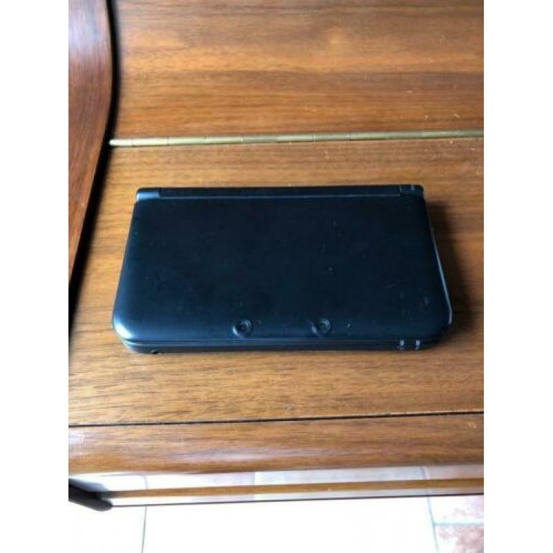 Nintendo 3DS XL Zwart + Gratis Sky3DS+