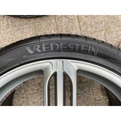 Audi RS6 Velgen Sport 19inch. 4 mooie velgen 3 goede banden