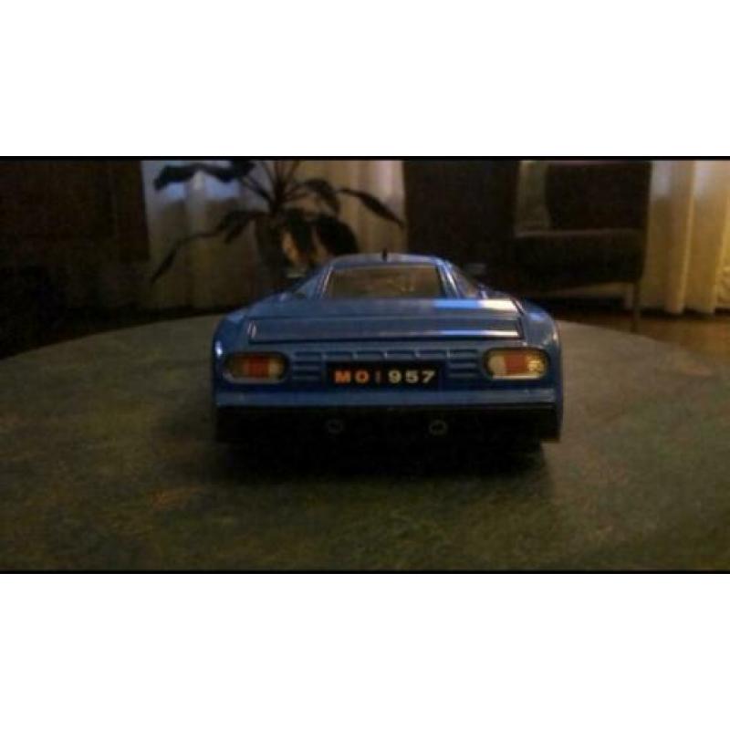 Bugatti EB110 1:18 te koop!