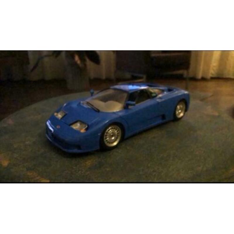 Bugatti EB110 1:18 te koop!