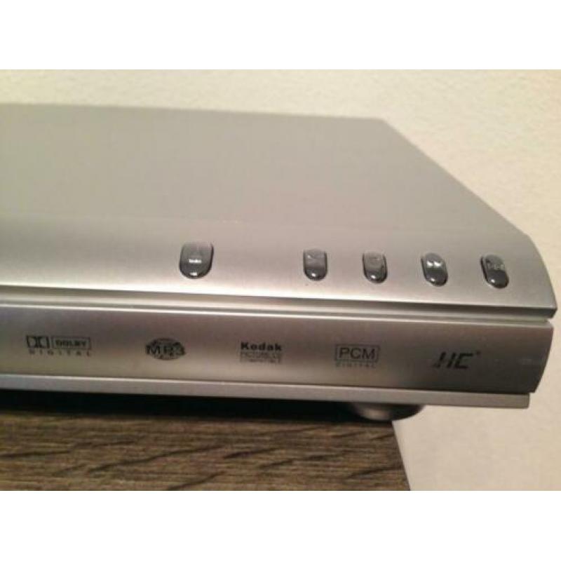 He dvd speler 5.1 Kanaal inclusief de set van 5 speakers