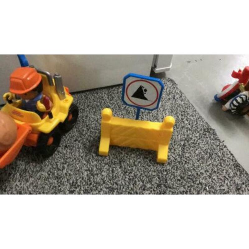 Little people bouwvakker met buldozer