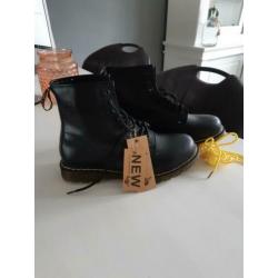 Dr Martens maat 42