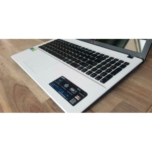 Witte laptop, netjes