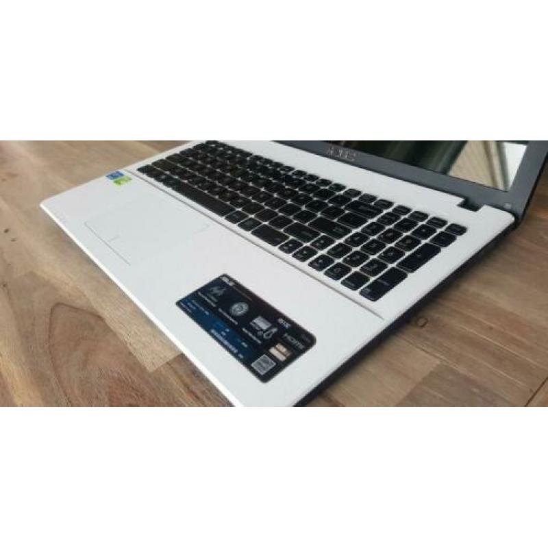 Witte laptop, netjes