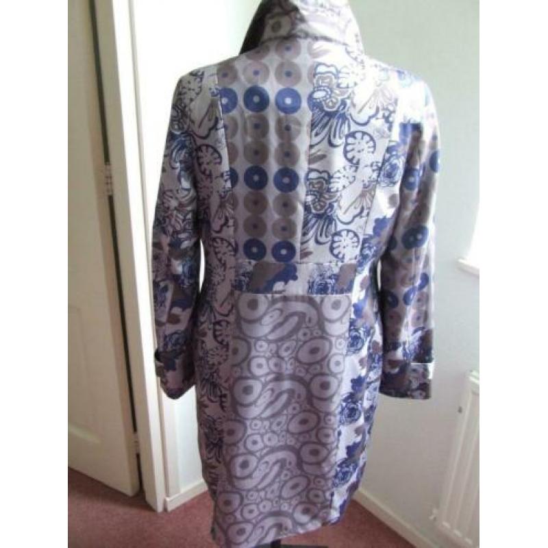 Prachtige trenchcoat taupekleur met blauw maat L/40