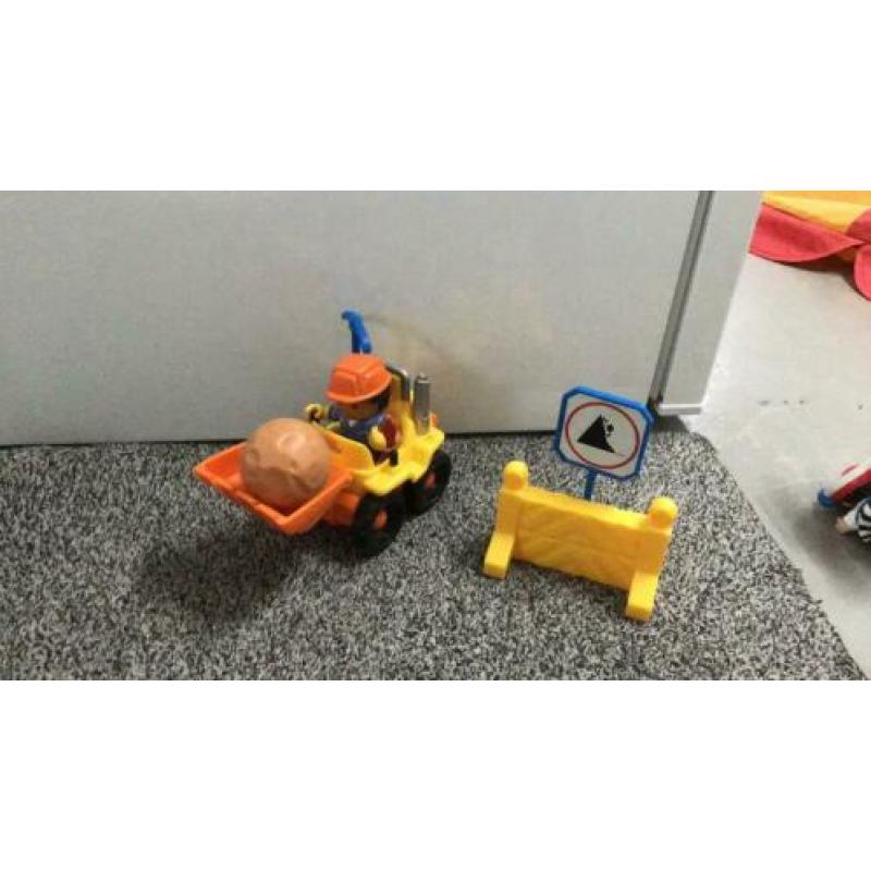 Little people bouwvakker met buldozer