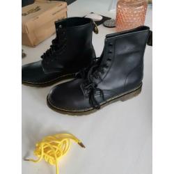 Dr Martens maat 42