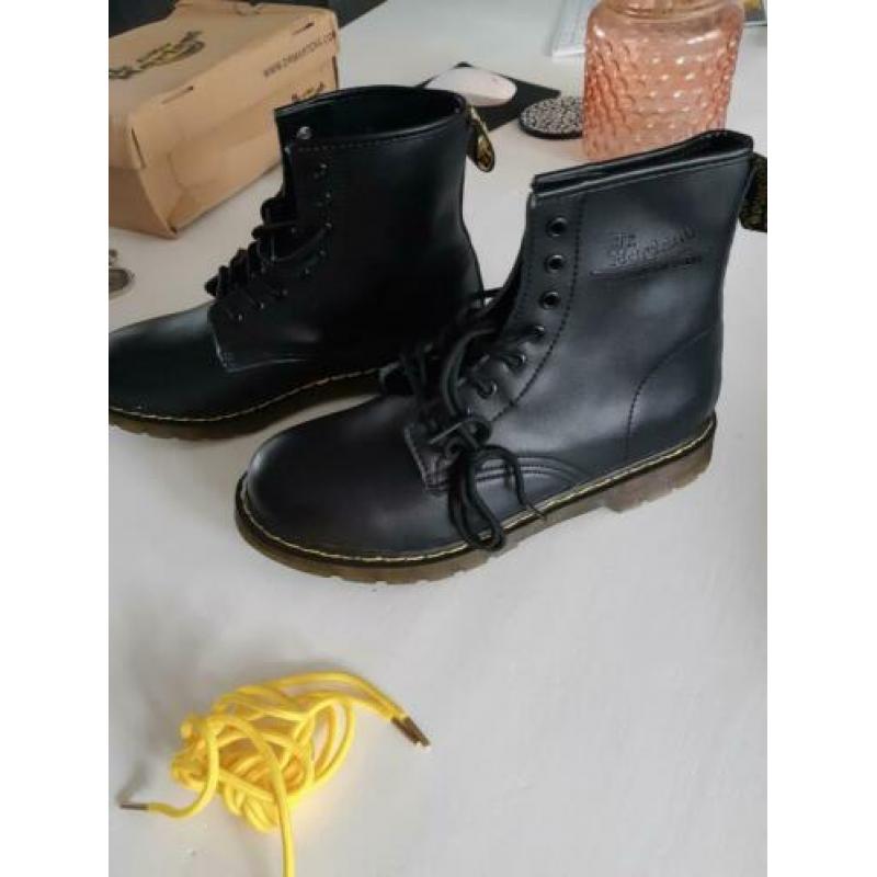 Dr Martens maat 42